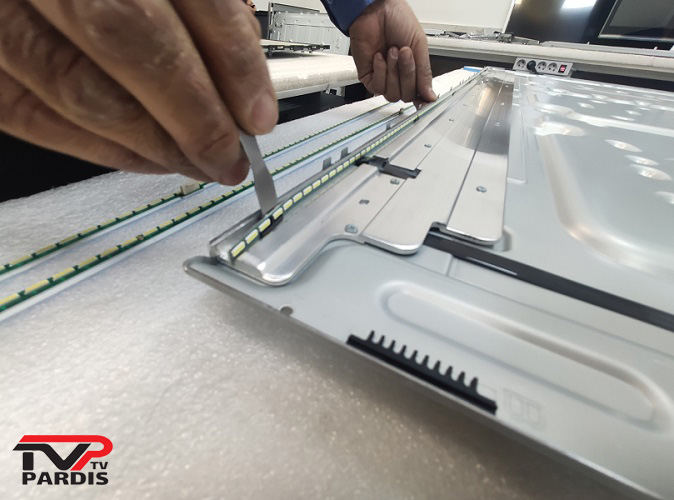 تعویض بکلایت 55UH850